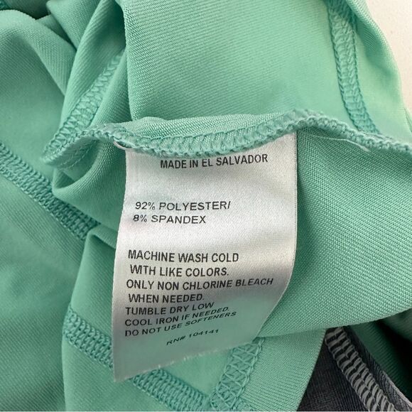 Reebok Playdri multi color active top with built in bra size XL - Picture 8 of 9